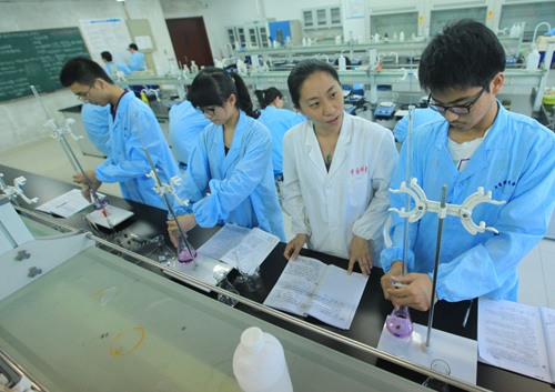 实验室里的科技火种 中国科学技术大学如何点燃本科生科研热情